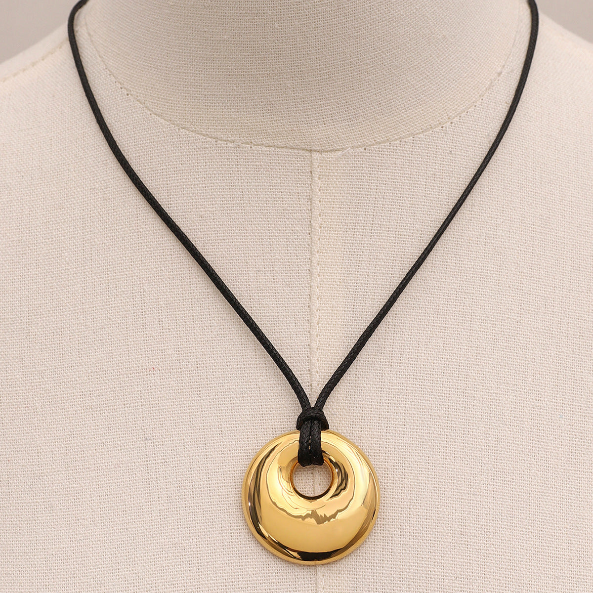 Minimalist Geometric Round Hollow Polished Stainless Steel Pendant Necklace for Women with Titanium Steel Pendant