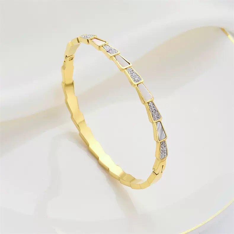 Bracciale Donna Minimalista in Titanio Placcato a Forma di Serpente con Zirconi