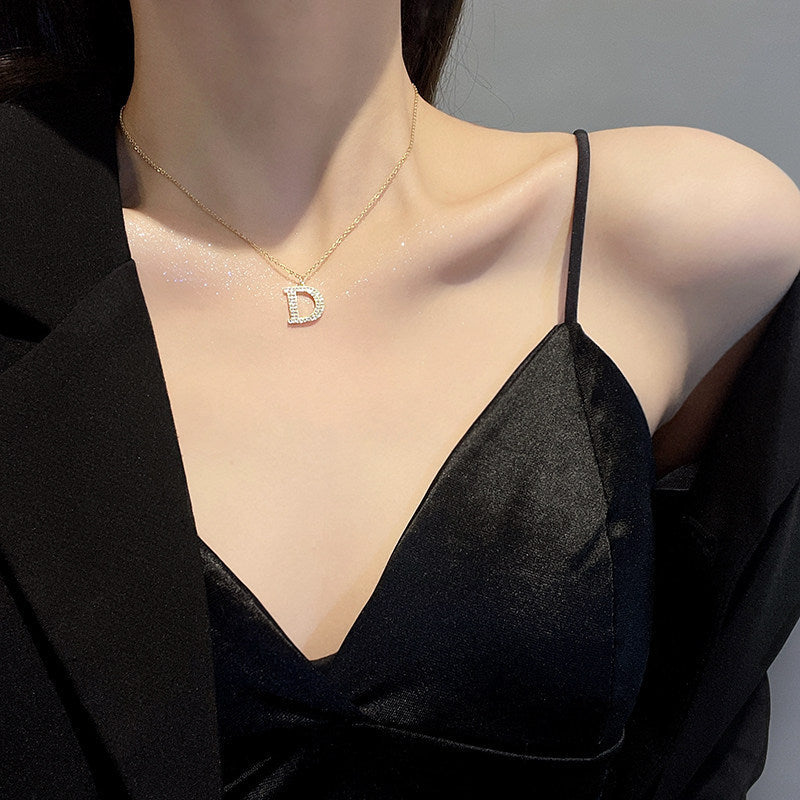 Collar minimalista con inicial "D" de titanio y acero con acabado chapado para mujer, Collar de clavícula con cadena tipo O