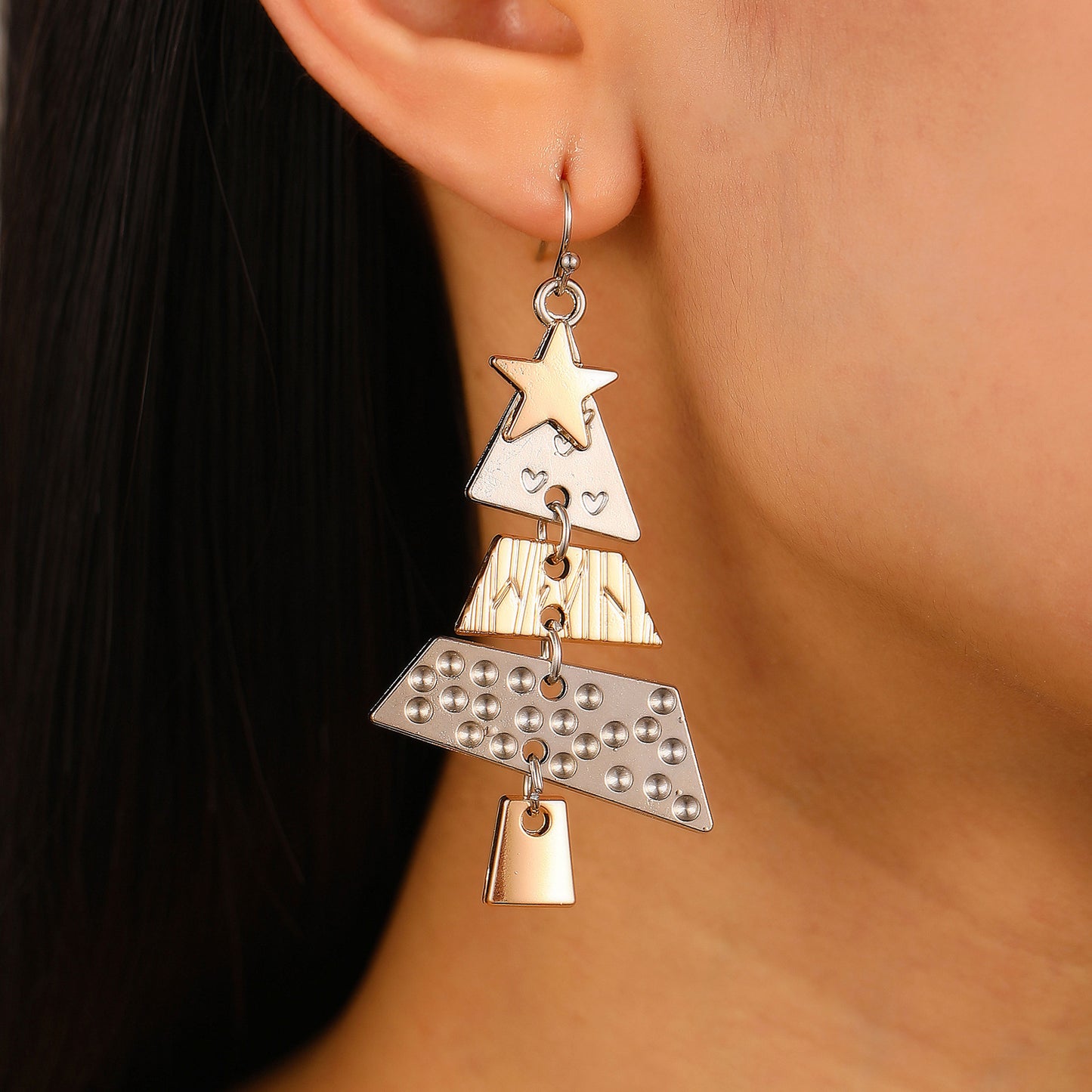 Pendientes largos colgantes de aleación geométrica con diseño de árbol de Navidad y acabado chapado en oro para mujer