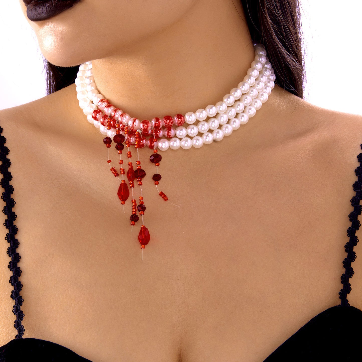 Collar gótico oscuro de Halloween con borla de gota de sangre, perlas multicapa y colgante de diamantes de imitación en cadena de perlas