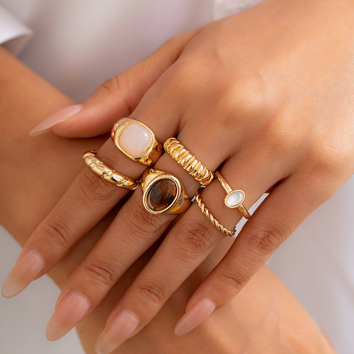 Anello da donna in lega a goccia geometrico minimalista con finitura placcata
