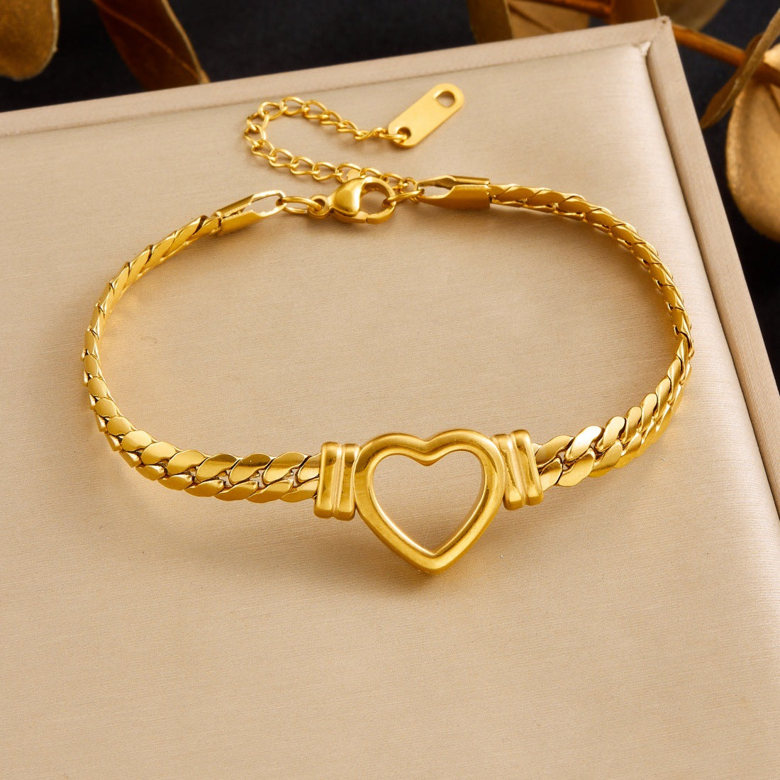 Vintage Elegant Heart Gold Plated Stainless Steel Rope Chain Bracelet for Women