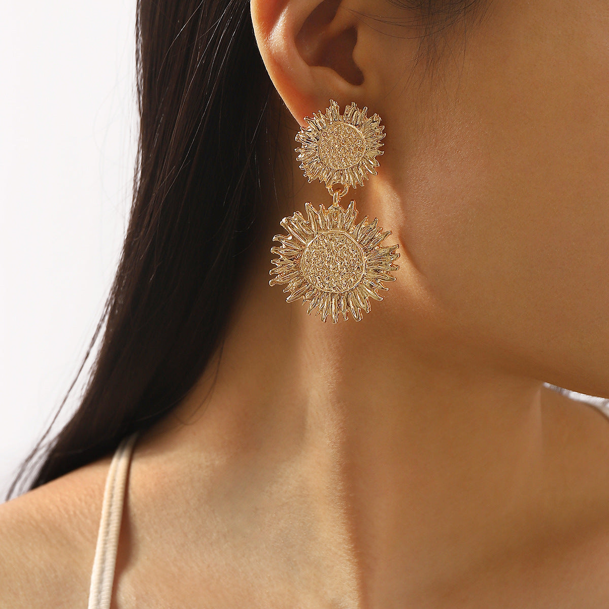 Pendientes colgantes minimalistas florales de girasol para mujer en aleación de zinc con acabado chapado