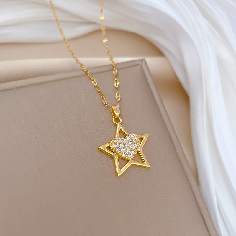 Collana con Pendente Lusso in Acciaio al Titanio a Stella e Cuore per Donna con Intarsi di Strass, Design Geometrico, Delicata Catena alla Clavicola