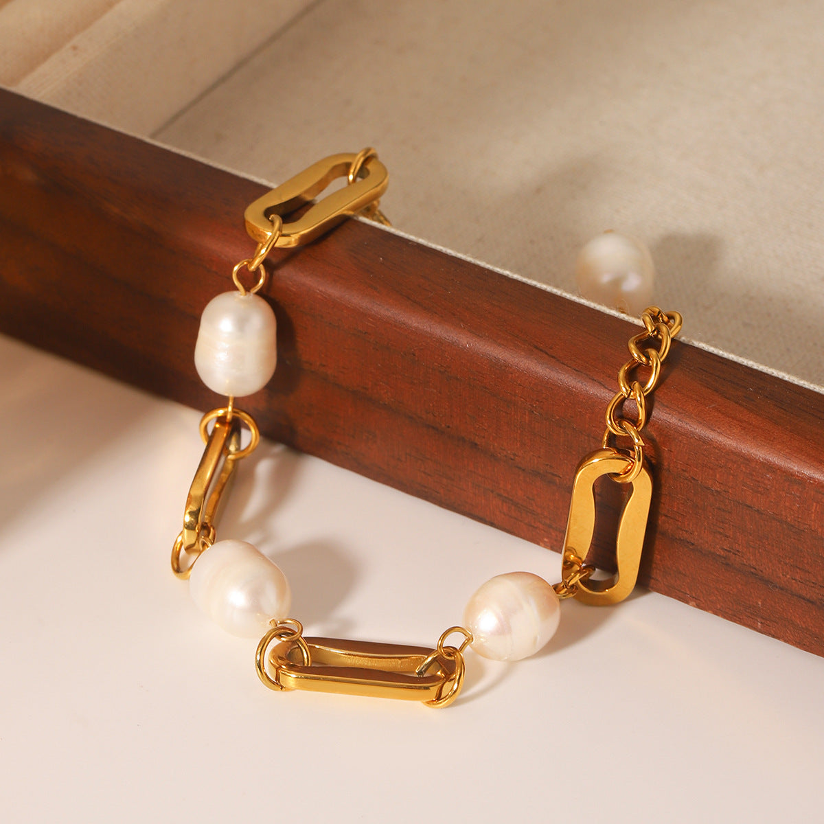 Minimalist Geometric Stainless Steel 18K Gold Plated Safety Pin Bracelet with Freshwater Pearl Spacers