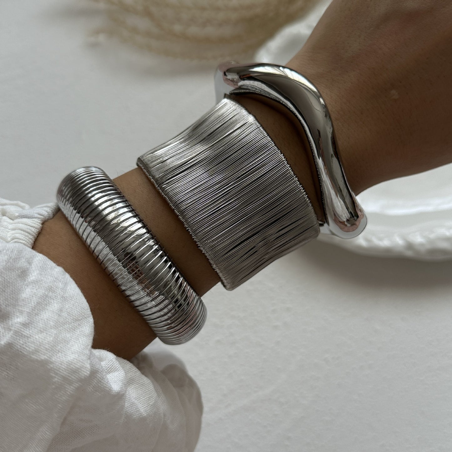 Bracciale da donna in lega traforata placcata alla moda