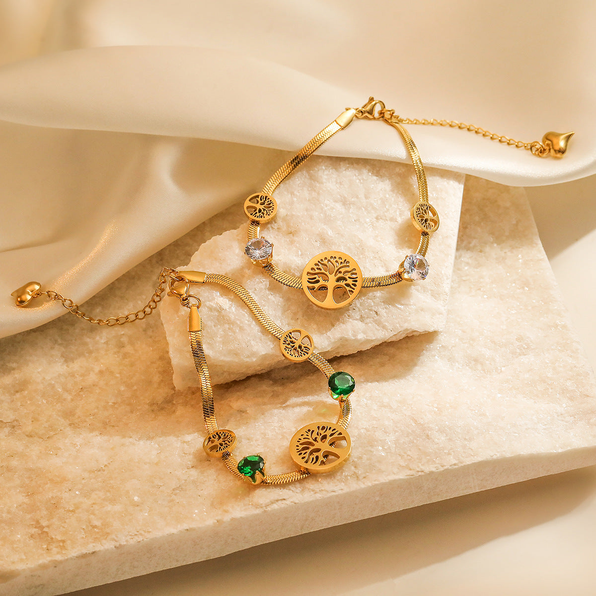 Bracciale Albero della Vita Geometrico alla Moda da Donna in Acciaio al Titanio con Placcatura in Oro e Intarsio di Zirconi