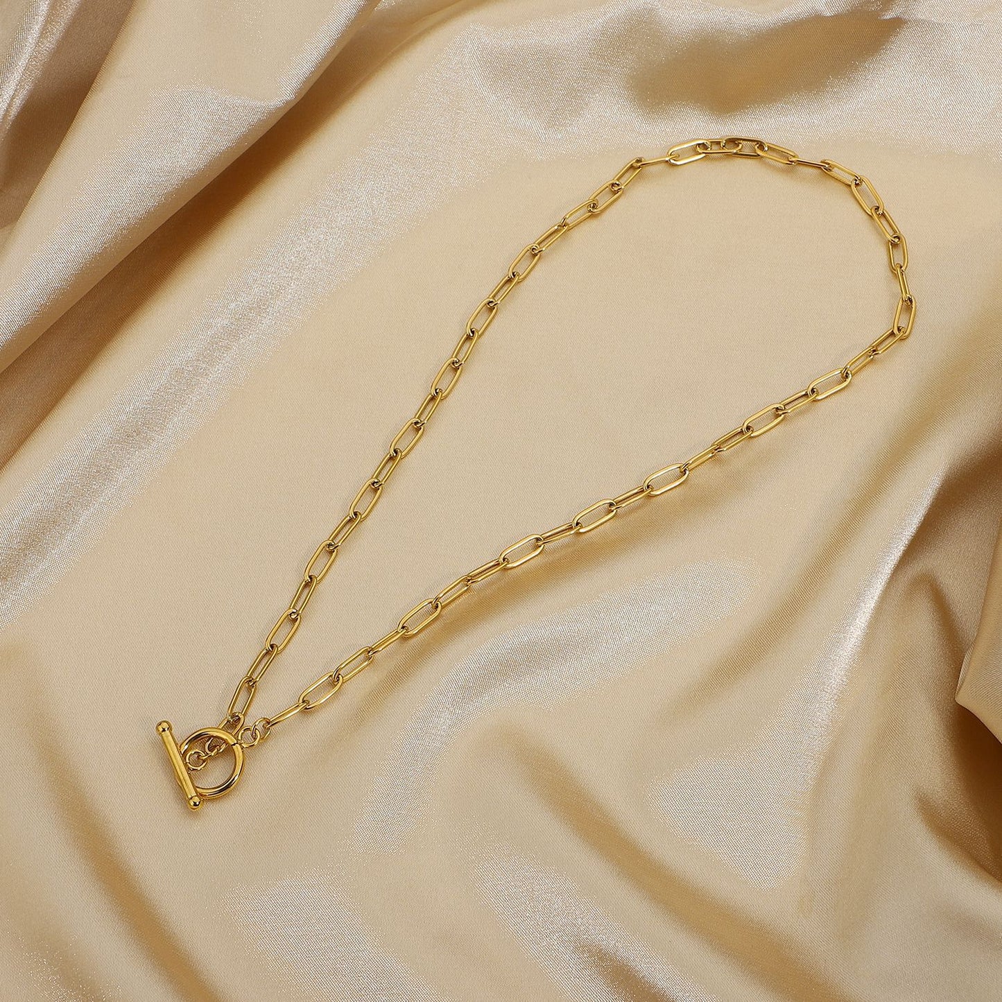 Collar con colgante rectangular minimalista de acero inoxidable con baño de oro para mujer