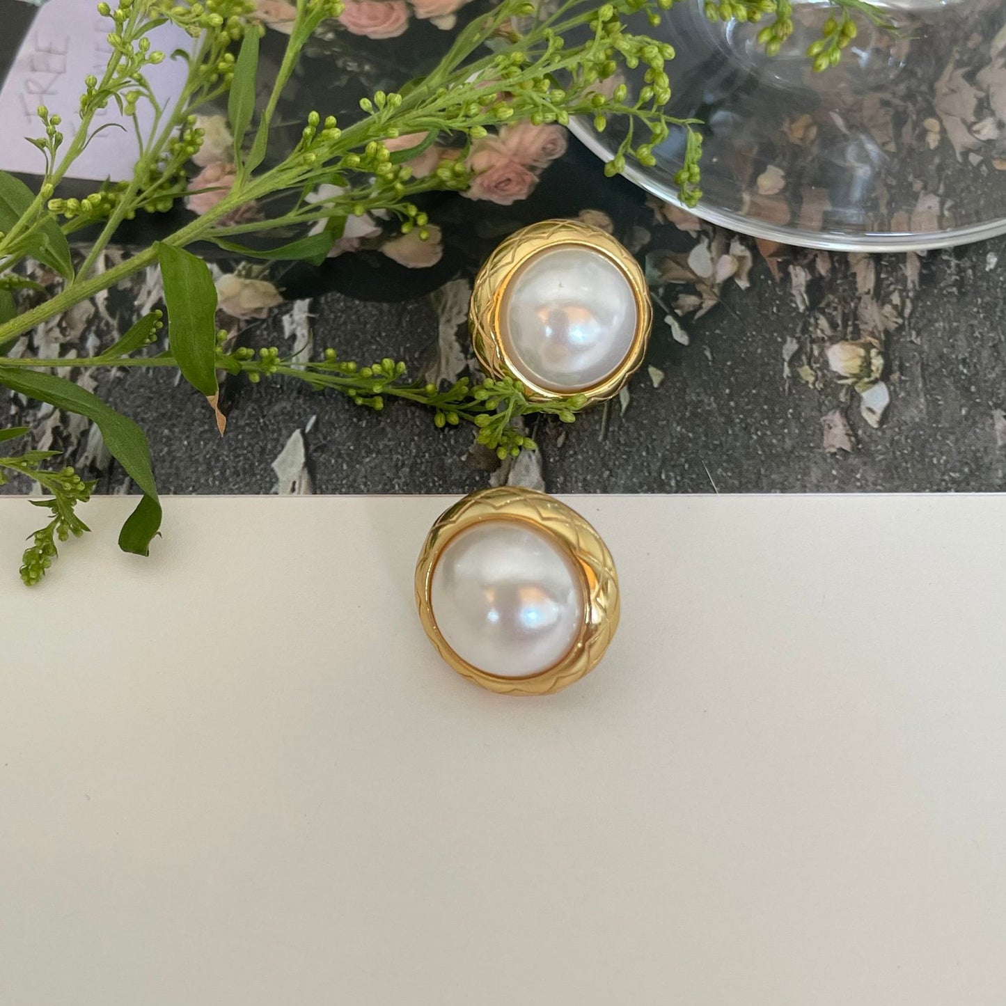 Pendientes Minimalistas de Perlas Naturales en Plata de Ley 925 con Baño de Oro