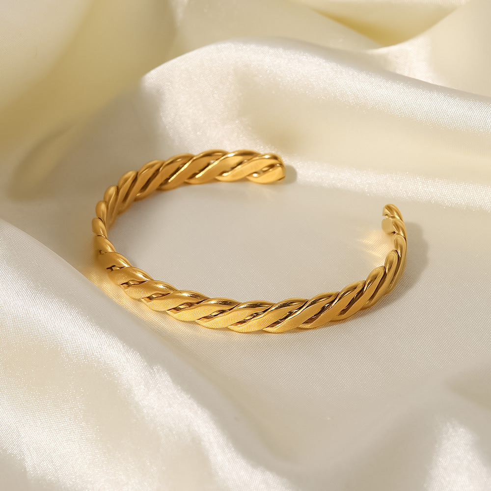 Minimalist French Style Geometric Stainless Steel Cuff Bracelet with 18K Gold Vacuum Plating and Chunky Cuban Link Design