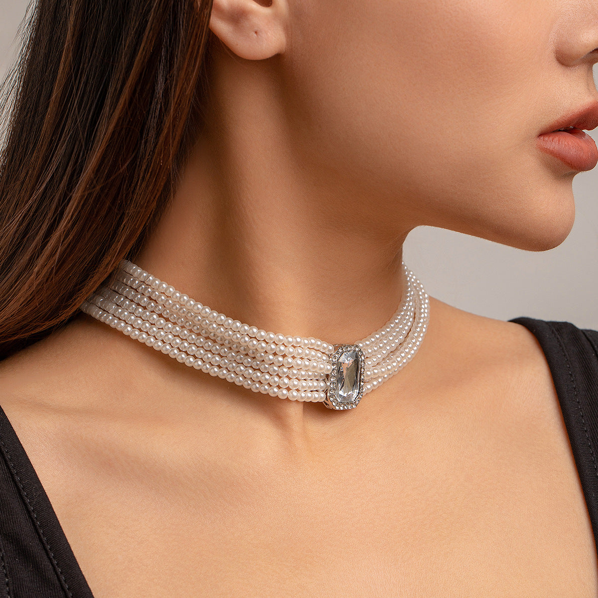 Collana girocollo vintage in stile francese con perle geometriche, ciondolo in lega e catena di perline per donna