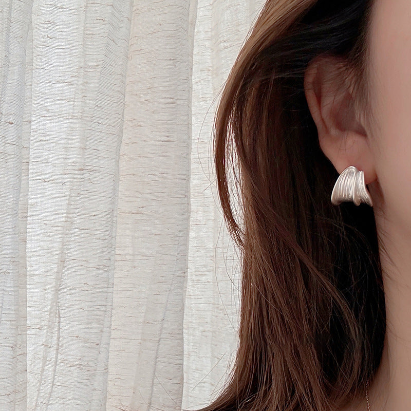 Orecchini a Perno Minimalisti a C Geometrici in Metallo con Finitura Placcata Argento da Donna