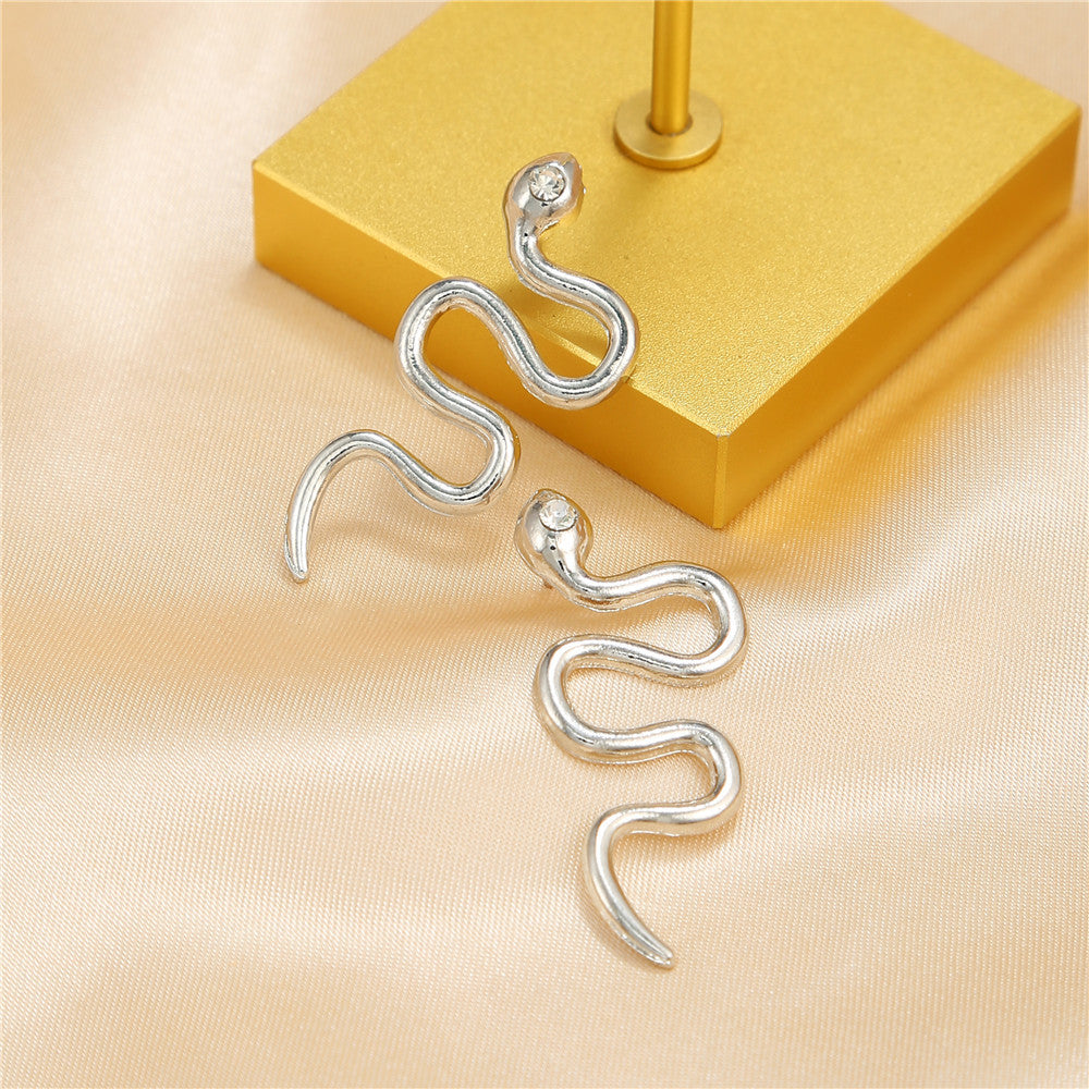 Orecchini a perno geometrici minimalisti a forma di serpente in lega da donna con finitura galvanizzata