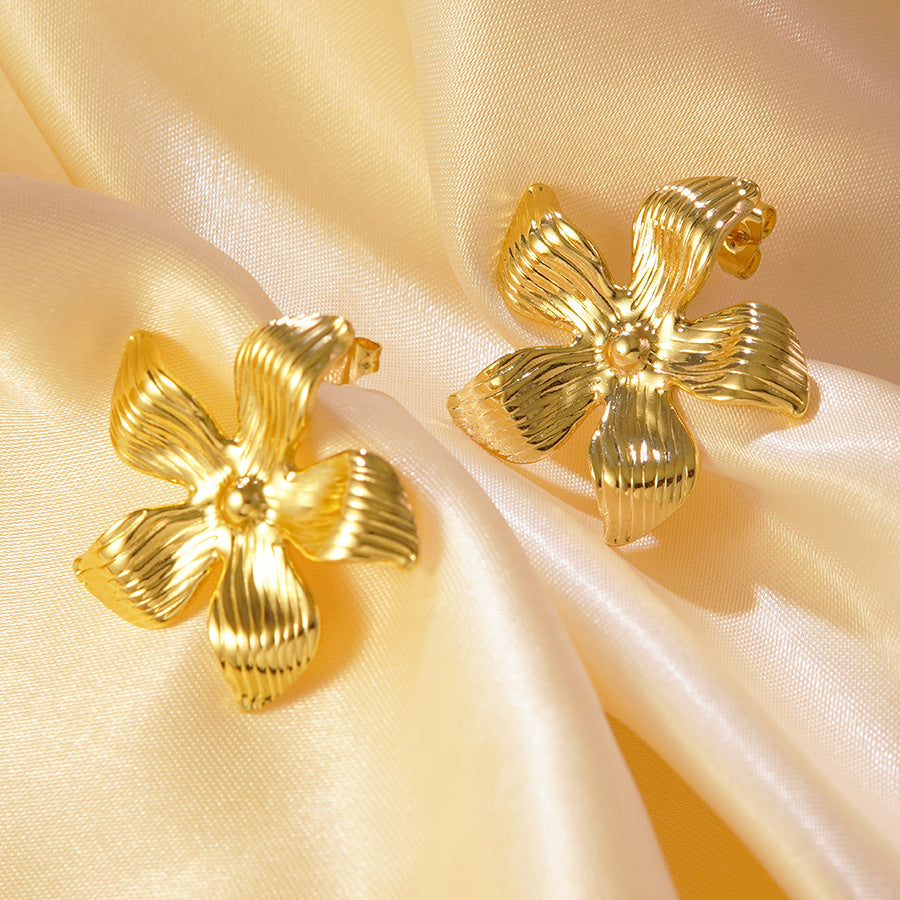 Vintage Elegant Floral Stainless Steel Plated Pearl Stud Earrings