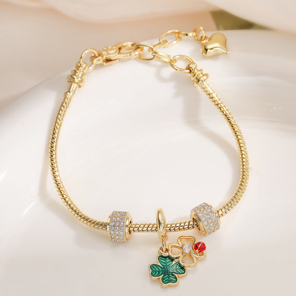 Fashion-Forward Heart and Floral Pendant Bracelet for Women in Copper with 18K Gold Plating and Zircon Inlay