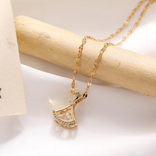Collana con Pendente Geometrico Minimalista Carina e Fresca da Donna in Acciaio al Titanio con Intarsio di Strass e Stile a Catena a Labbra