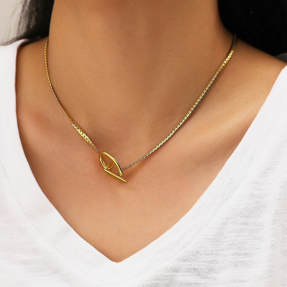 Minimalist Geometric Pig Nose OT Clasp Collar Necklace for Women in Titanium Steel with Vacuum Electroplating