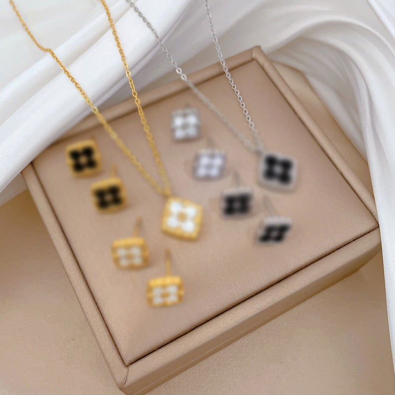 Sweet Elegant Titanium Steel Floral Plated Necklace with Brass Pendant for Women
