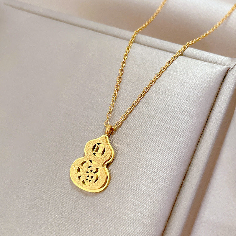 Collar con colgante de calabaza de Feng Shui geométrico minimalista de acero de titanio con chapado en oro para mujer