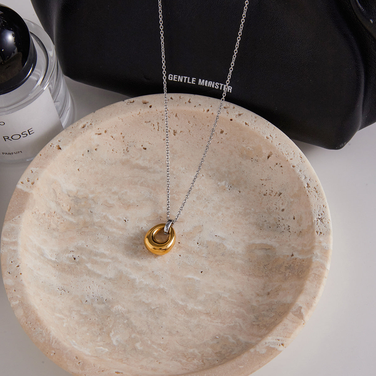 Collana con ciondolo geometrico in acciaio inossidabile da donna con ciondolo in acciaio al titanio e finitura placcata, catena per maglione alla moda e casual