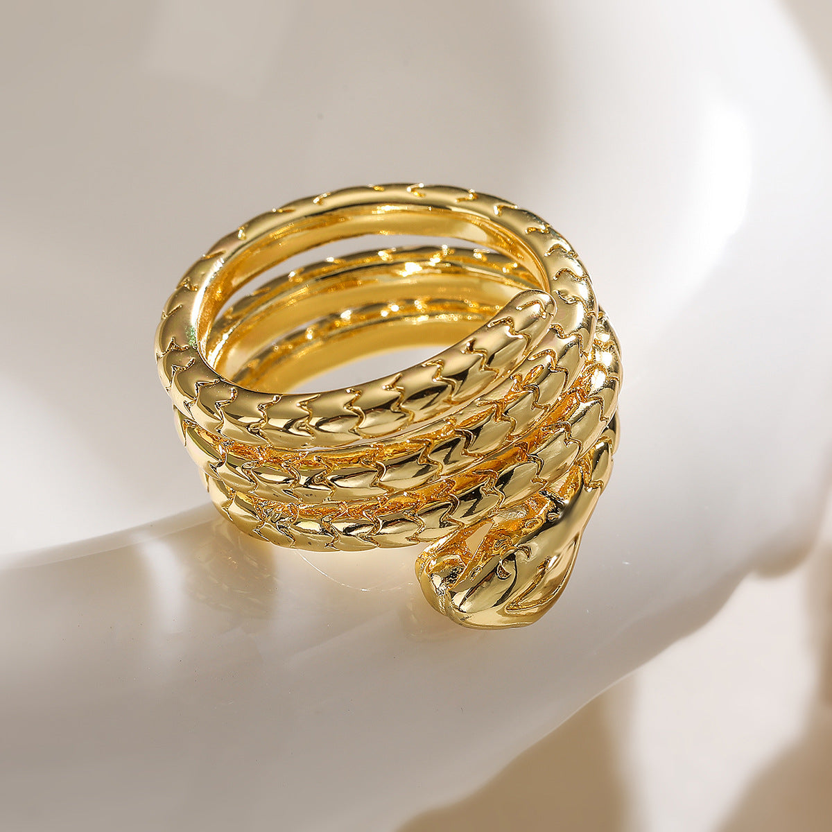 Anello Minimalista in Rame a Forma di Serpente con Placcatura in Oro per Donna Accessorio di Moda