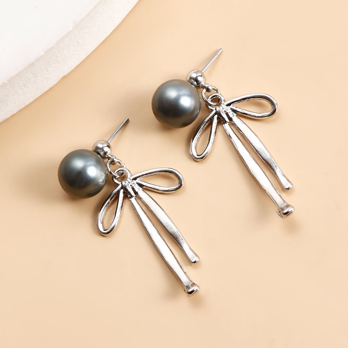 Vintage French Style Bow-Shaped Alloy Stud Earrings with Plated Finish for Women