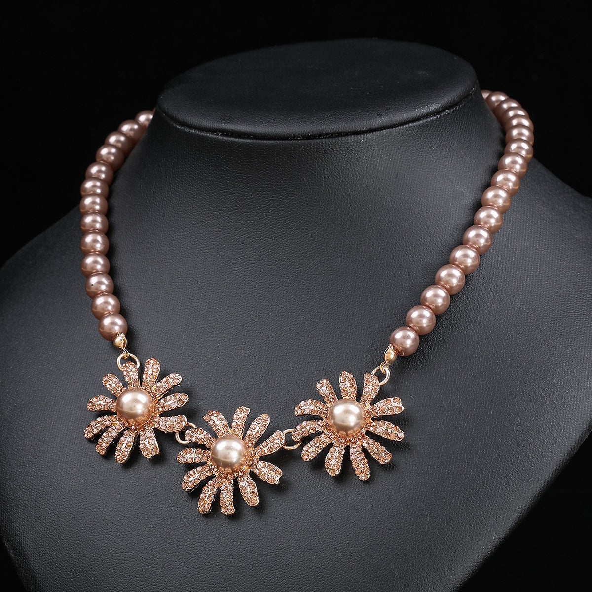 Vintage Floral Pearl Necklace and Earrings Set with Alloy Pendant and Plated Finish for Women
