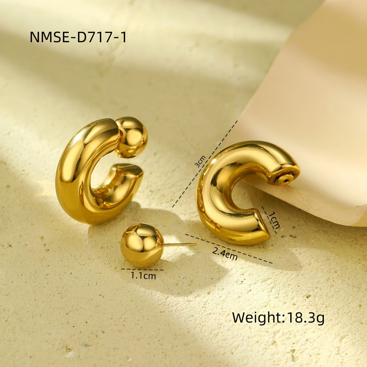 Orecchini a perno da donna geometrici alla moda in acciaio inossidabile a forma di C con sfera vuota e finitura placcata