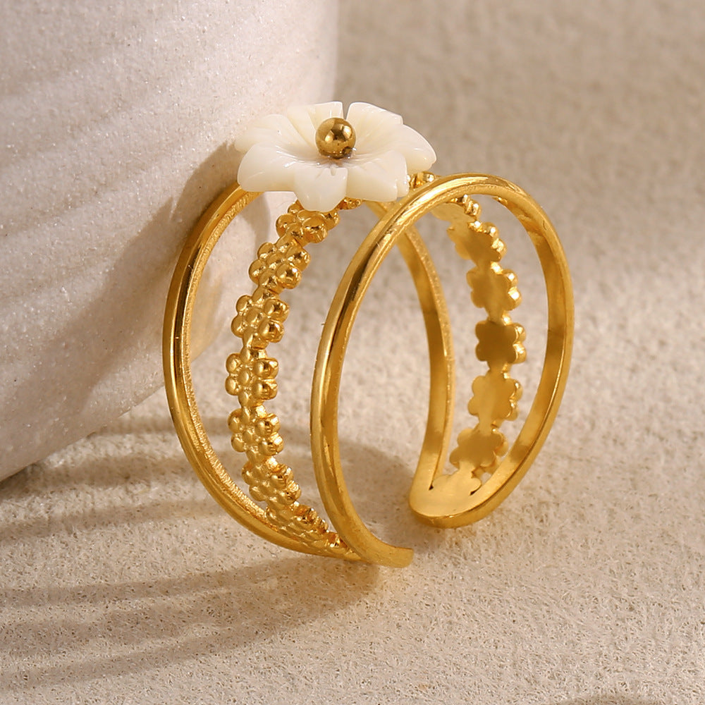 Vintage French Style Flower-Shaped Stainless Steel Ring with 18K Gold Plating for Women