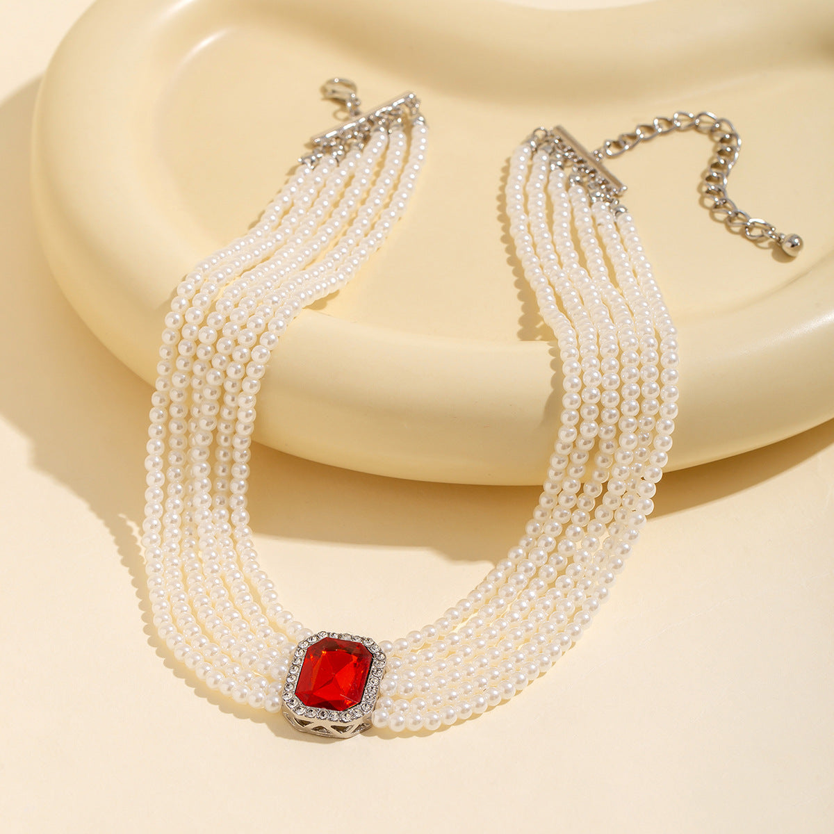 Collana girocollo vintage in stile francese con perle geometriche, ciondolo in lega e catena di perline per donna