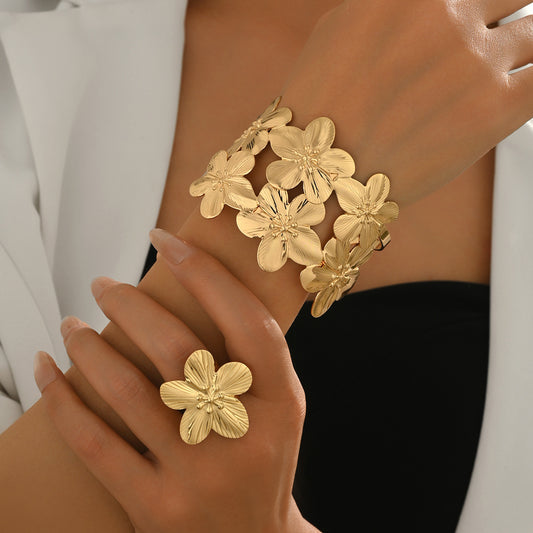 Anello Aperto Minimalista Floreale in Lega con Design a Petalo per Donna Elegante Gioielli a Mano