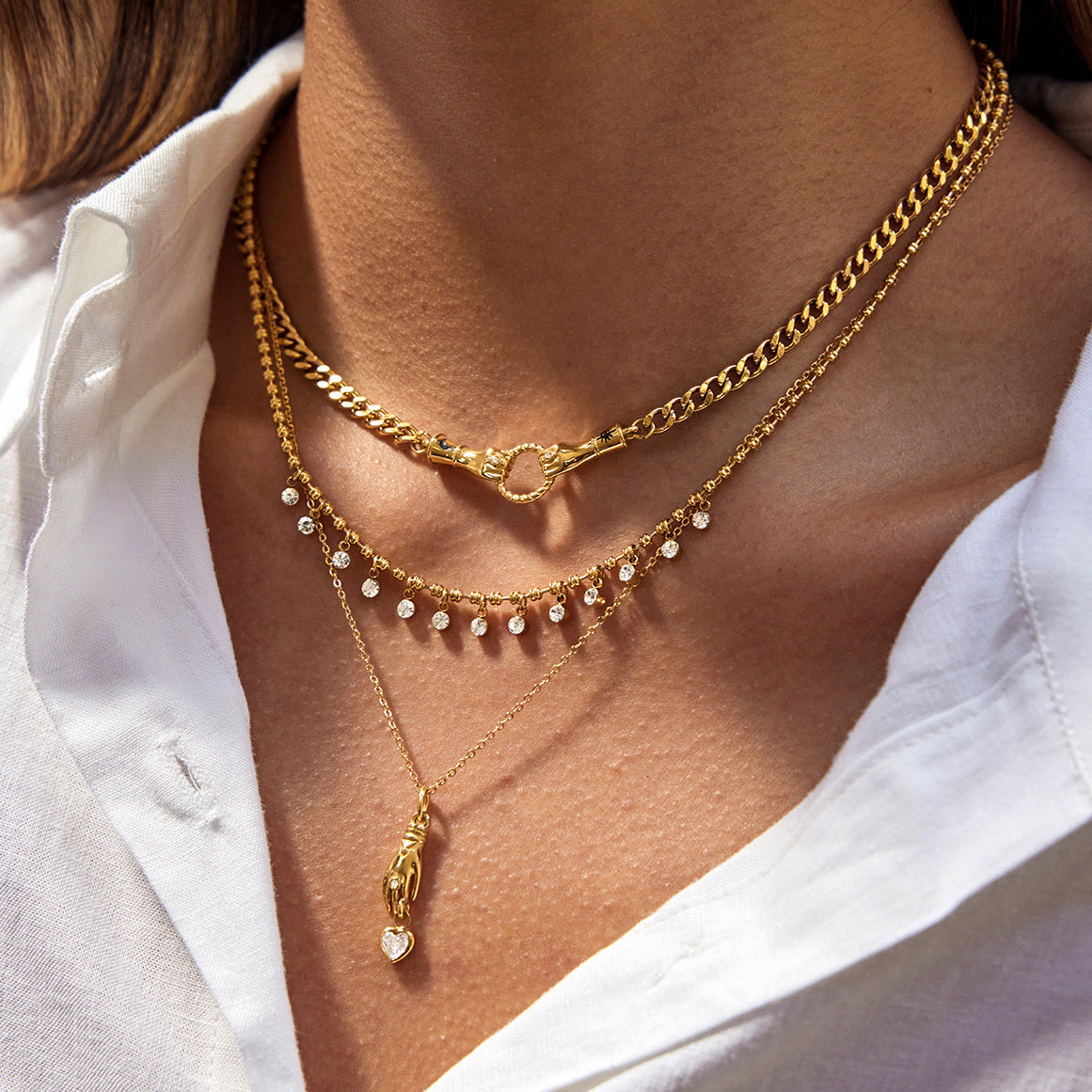 Collana con Ciondolo Geometrico Minimalista in Acciaio al Titanio da Donna con Intarsio di Zirconi e Placcatura in Oro PVD, Catena in Acciaio Inossidabile