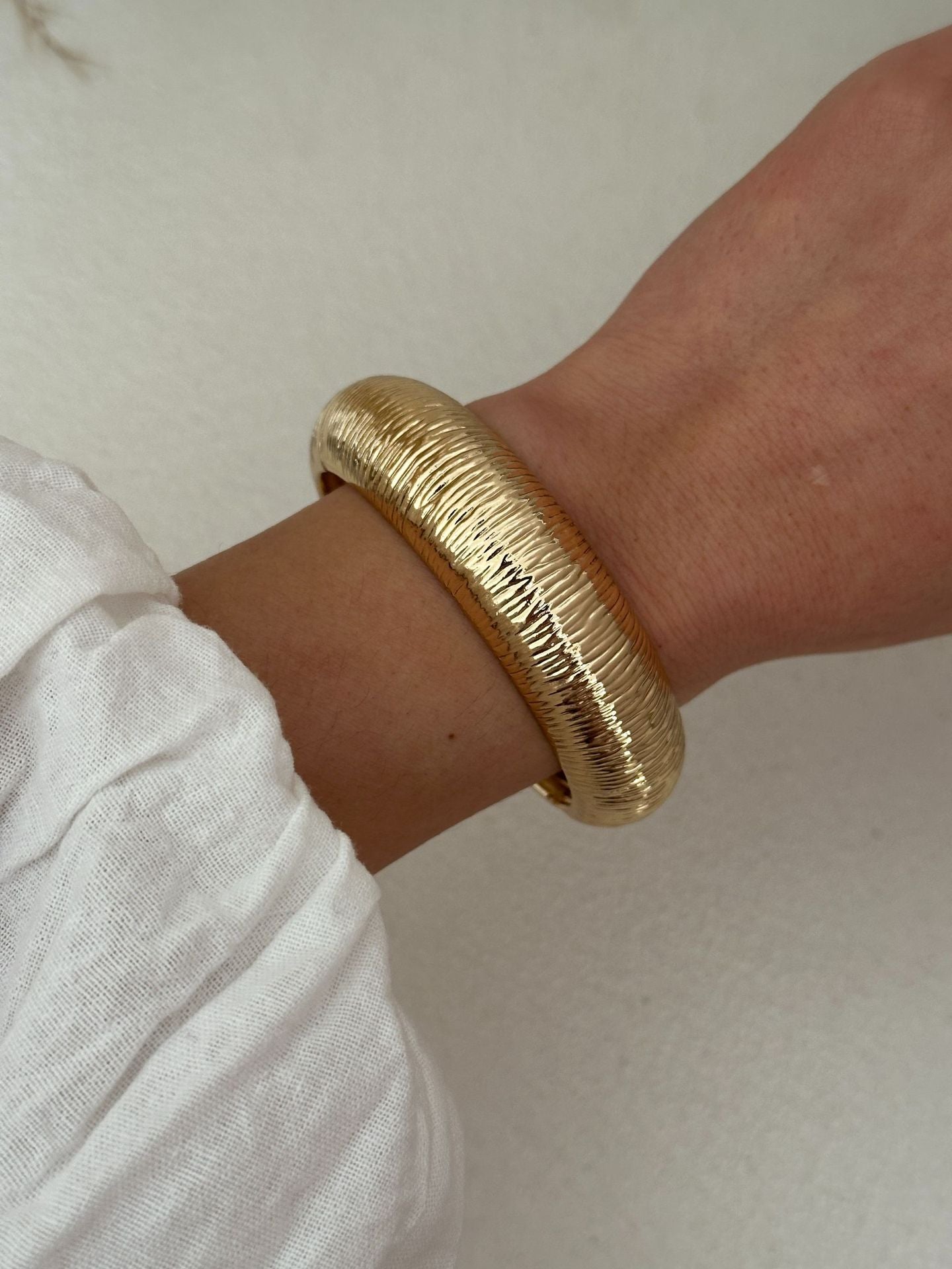 Fashion Minimalist Round Faux Pearl Plated Alloy Cuff Bracelet