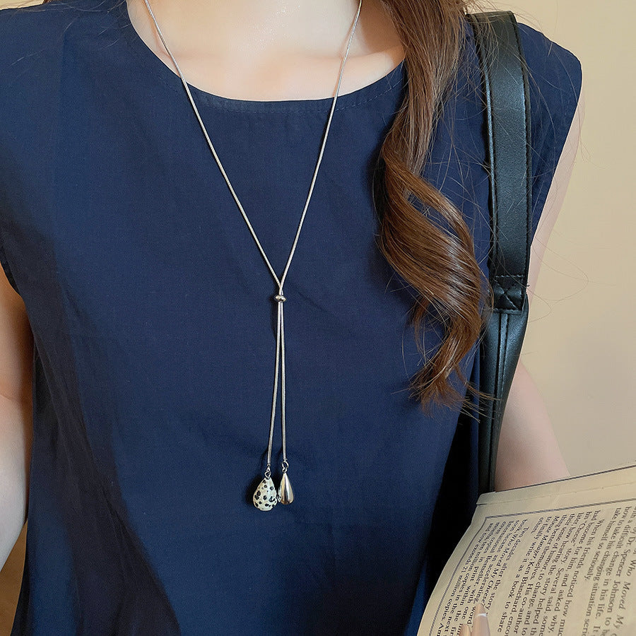 Collana con ciondolo geometrico minimalista in rame placcato da donna, catena maglione di lusso leggera