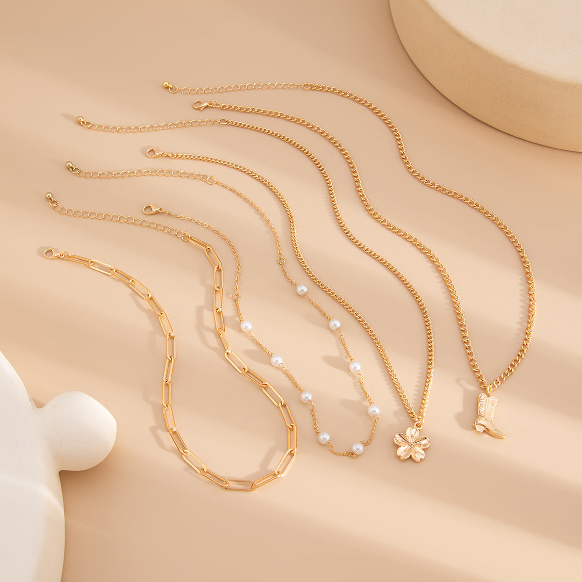 Elegant Floral Zinc Alloy Plated Multi-Layer Pearl Pendant Necklace for Women