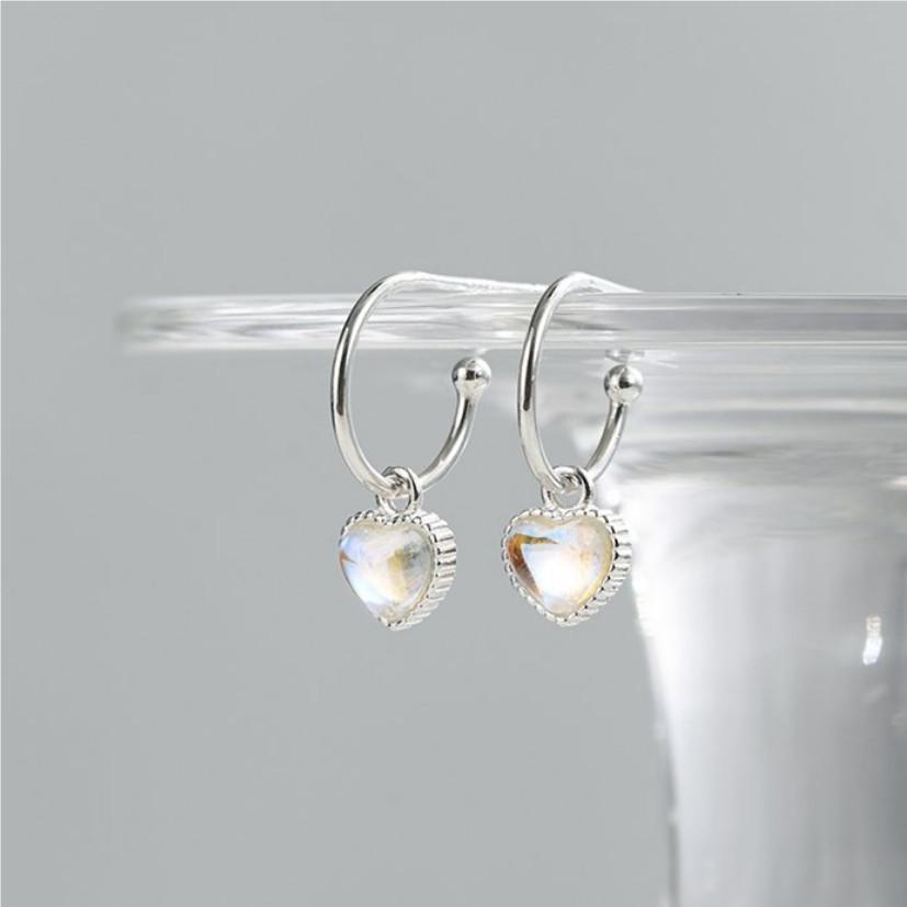 Orecchini Minimalisti a Cuore in Argento Sterling 925 con Micro-Pavé e Accento di Cristallo AB