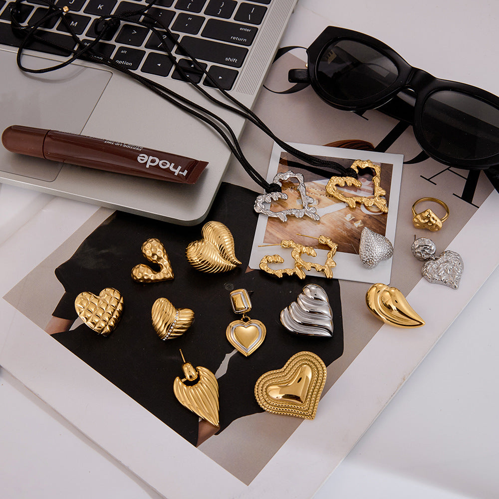 Set di collana e orecchini a cuore da donna in acciaio inossidabile placcato oro 18 carati, stile minimalista