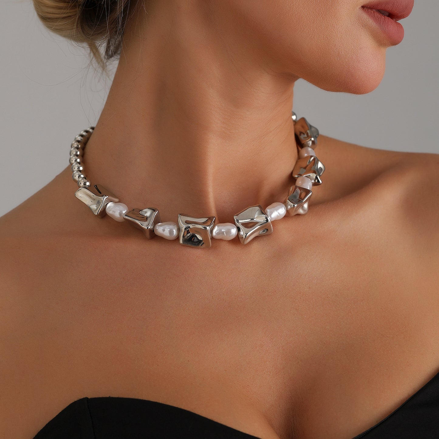 Irregular Geometric Pearl Beaded Necklace for Women with Electroplated Metal Finish Fashion Minimalist Clavicle Chain