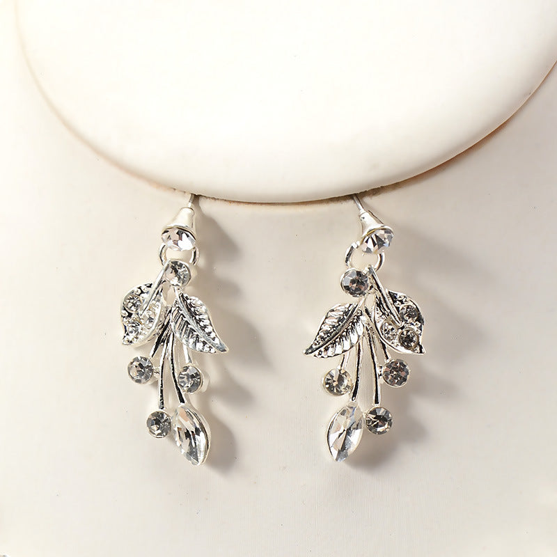 Elegante Set di Collana e Orecchini Placcati Floreali con Strass di Lusso da Donna Gioielli per Feste di Matrimonio