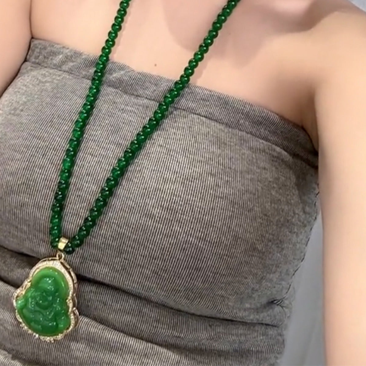 Collana con ciondolo Budda che ride dal design originale con intarsio in agata rossa per donne e uomini, catena lunga a strati per maglione