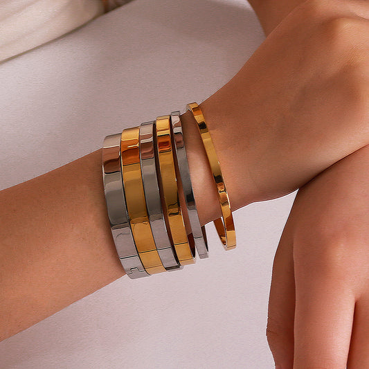 Pulsera Minimalista de Acero Inoxidable con Chapado en Oro de 18K Diseño Geométrico de Anillo Redondo y Ovalado para Mujer