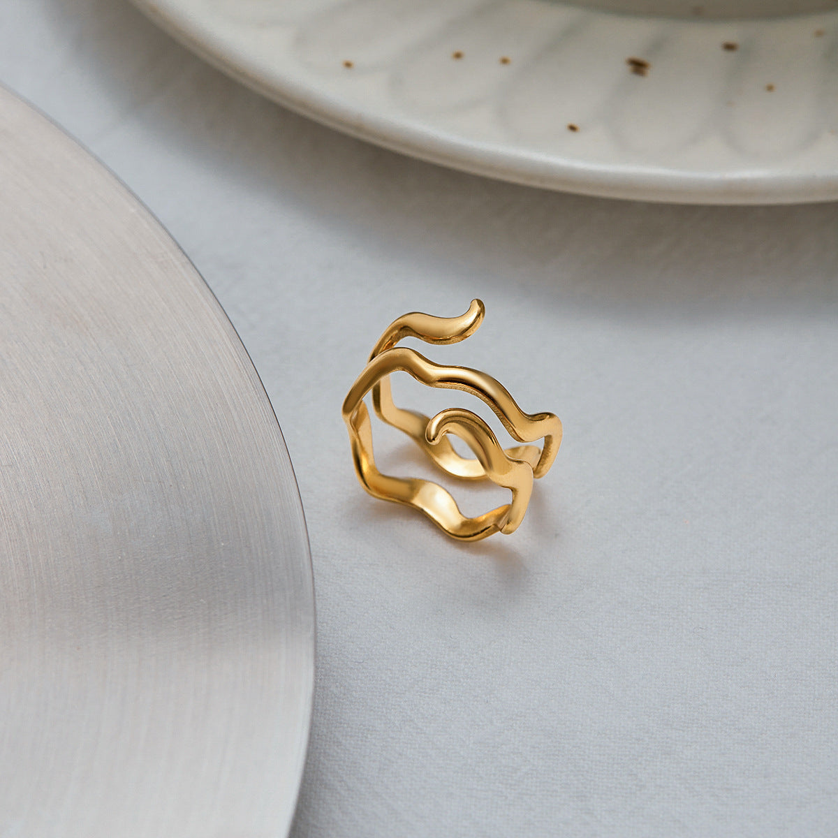 Anillo geométrico de acero inoxidable con acabado enchapado para mujer, accesorio de moda lujoso y minimalista