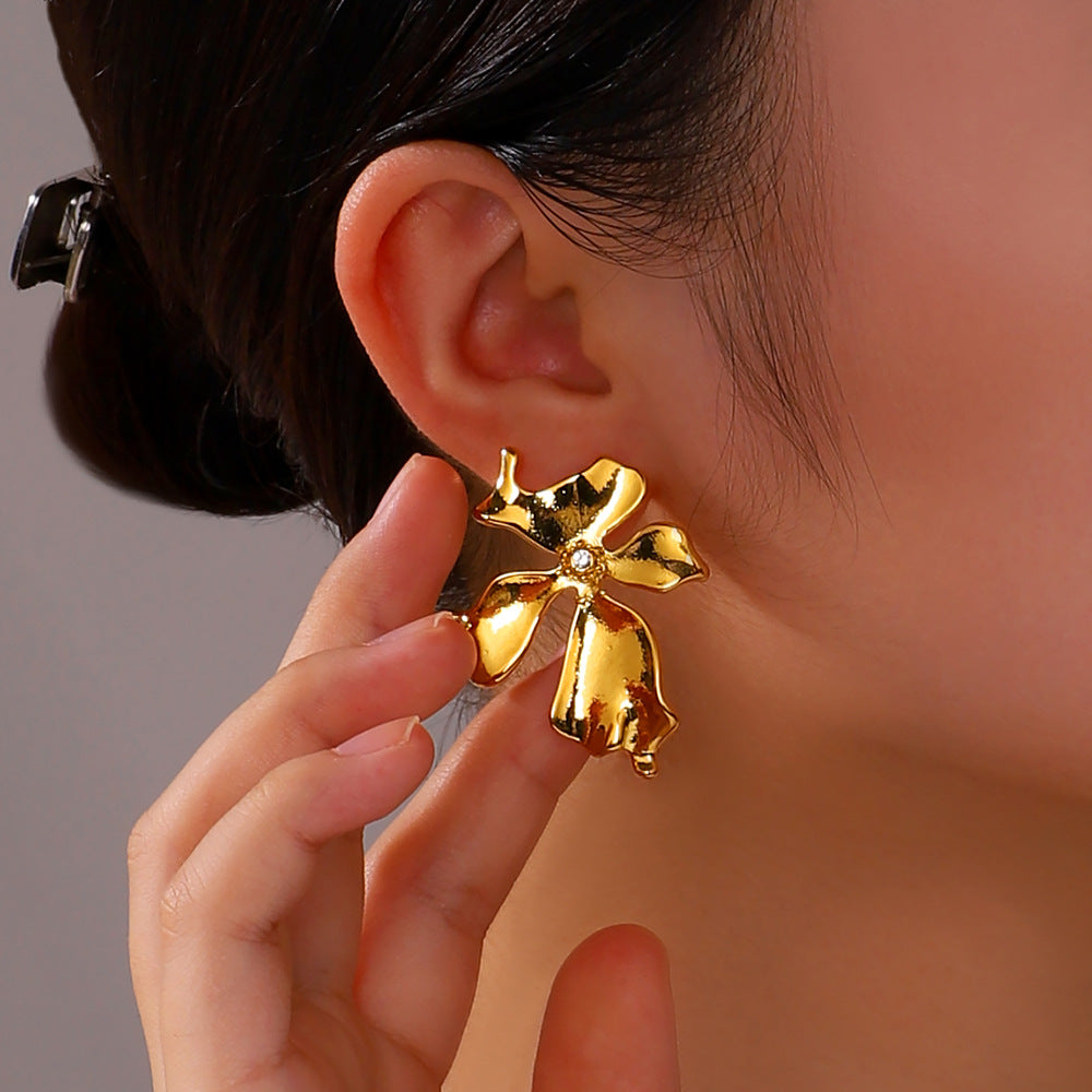 Orecchini da donna in acciaio inossidabile placcati oro 18 carati con farfalle e fiori in stile francese, intarsi in strass e perle