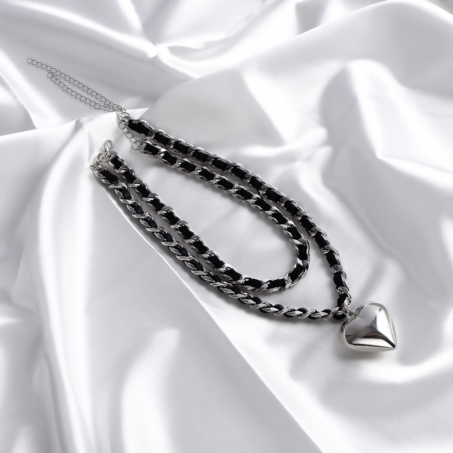 Minimalist Geometric Large Heart Pendant Necklace for Women with Electroplated Metal Chain and Versatile Double-Layer Design