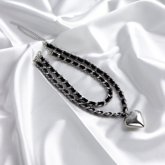Collar con colgante de corazón grande geométrico minimalista para mujer con cadena de metal galvanizado y diseño versátil de doble capa