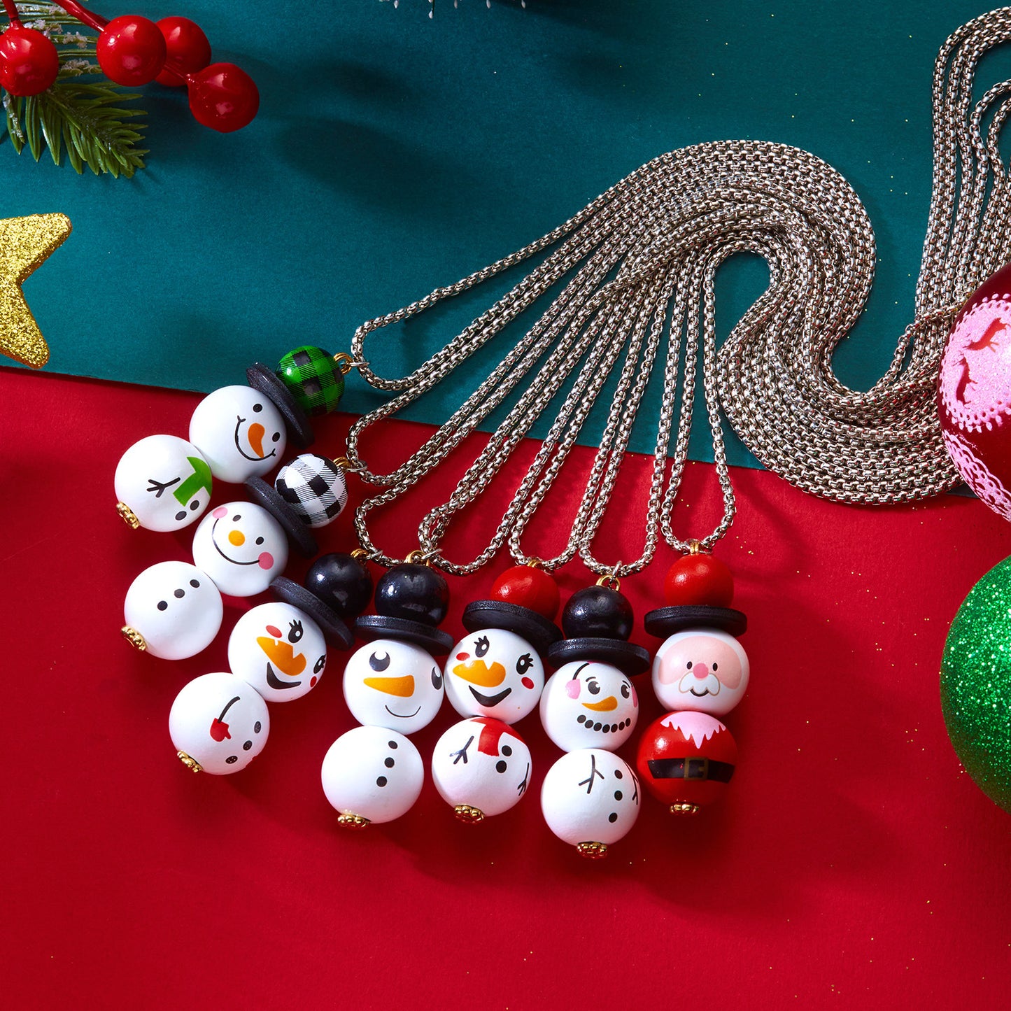 Collana con ciondolo a forma di pupazzo di neve in resina a tema natalizio con finitura placcata per donne e uomini, catena maglione festiva per le vacanze