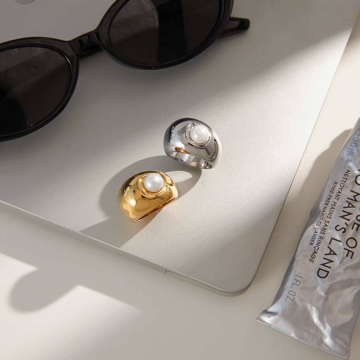 Anillo de acero inoxidable geométrico de lujo con chapado en oro PVD de 18K y perla para mujer