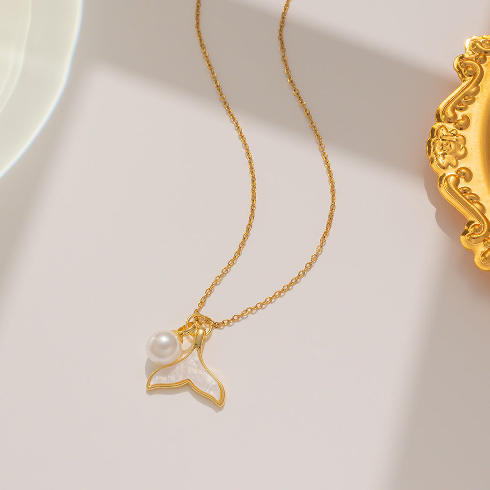 Collana con pendente a coda di pesce geometrica con perla da donna in acciaio al titanio placcato oro