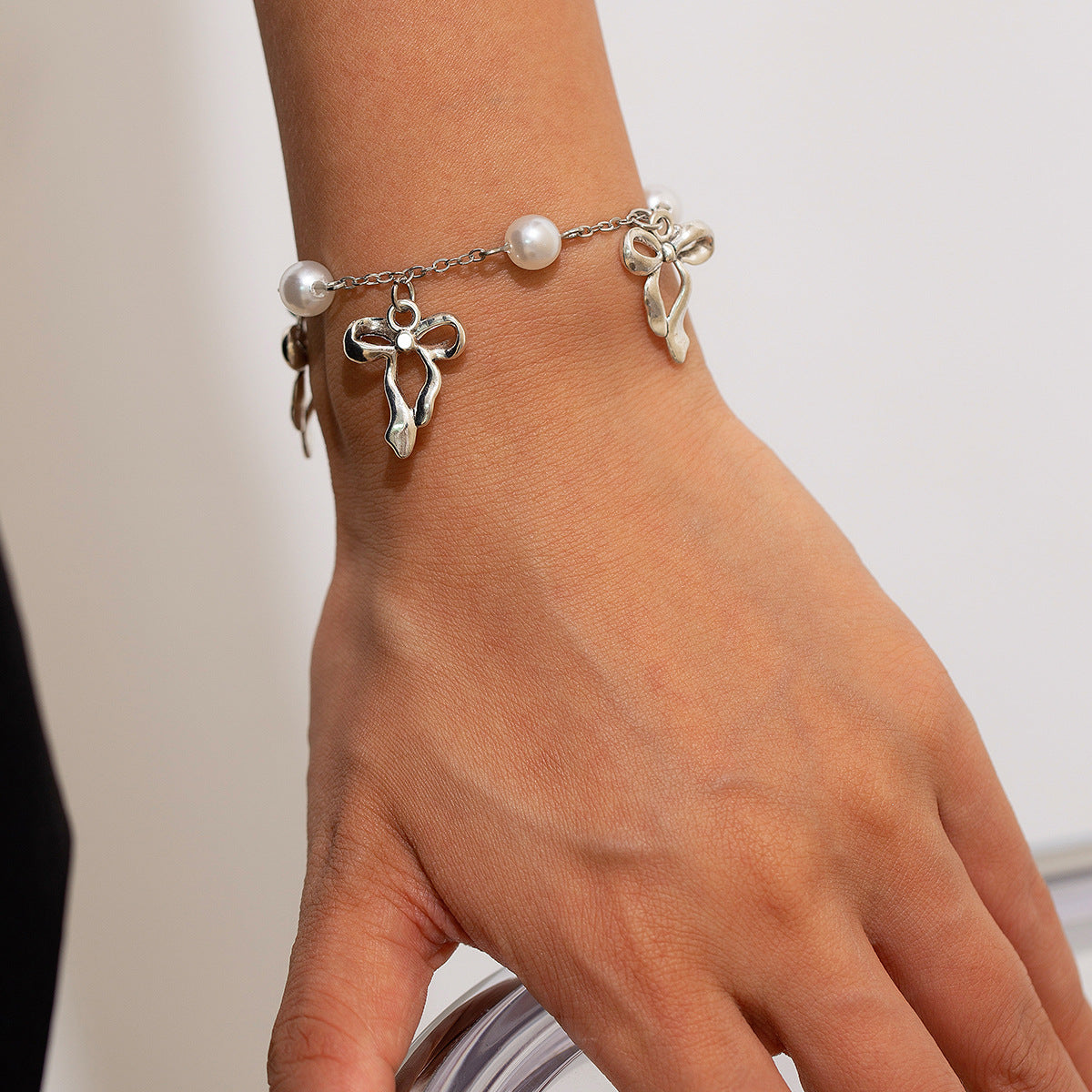 Pulsera minimalista dulce con mariposa, lazo, borla, estrella y corazón para mujer con perla de imitación y acabado chapado